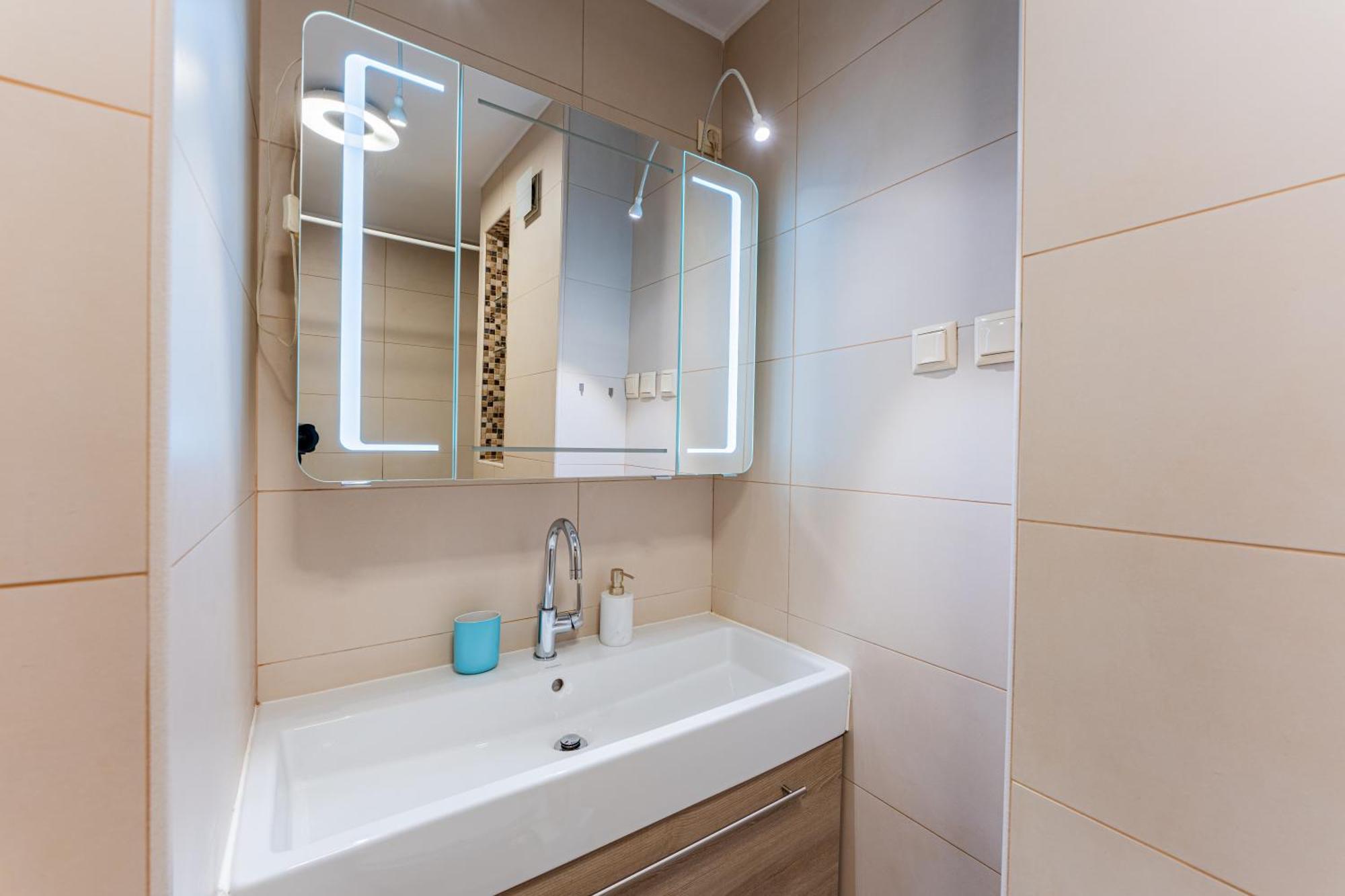 Flexible Selfcheckins 111 - - Parking - 2 Bedrooms - Loggia *