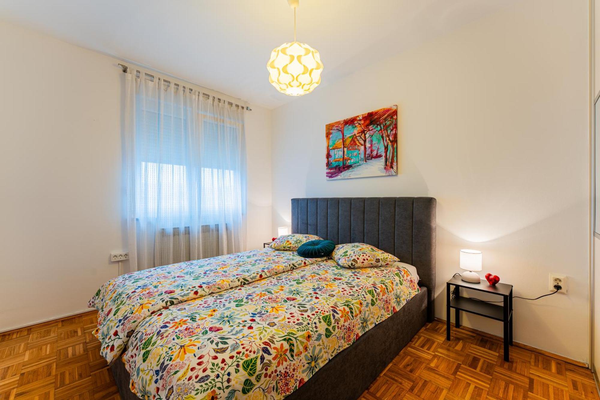 Flexible Selfcheckins 111 - - Parking - 2 Bedrooms - Loggia Apartman Zagreb